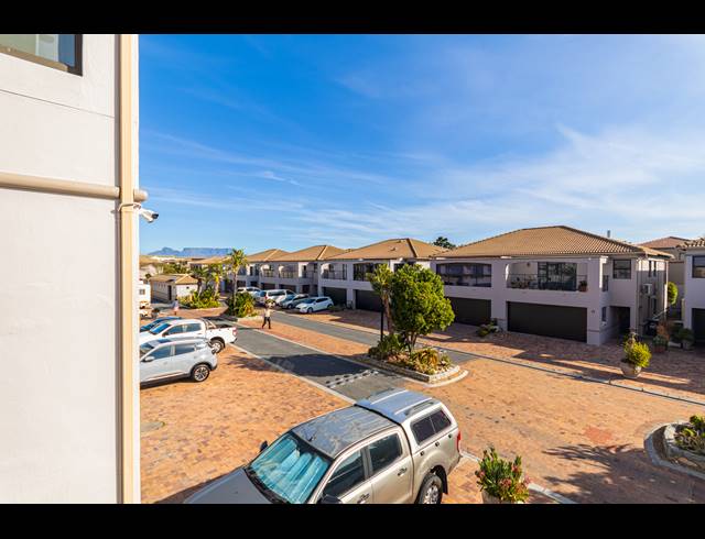 3 BEDROOM SEMI DETACHED TO LET IN BIG BAY